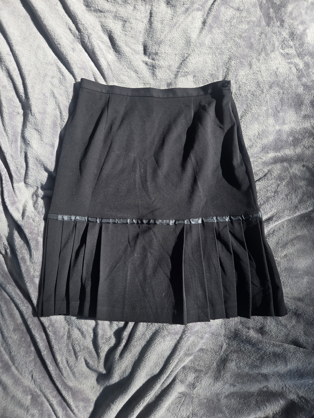Black Pleated Hem Women's Skirt